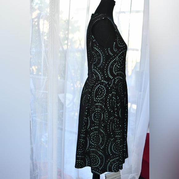 Calvin Klein size 4 Black Over Green Dress. - Picture 12 of 13